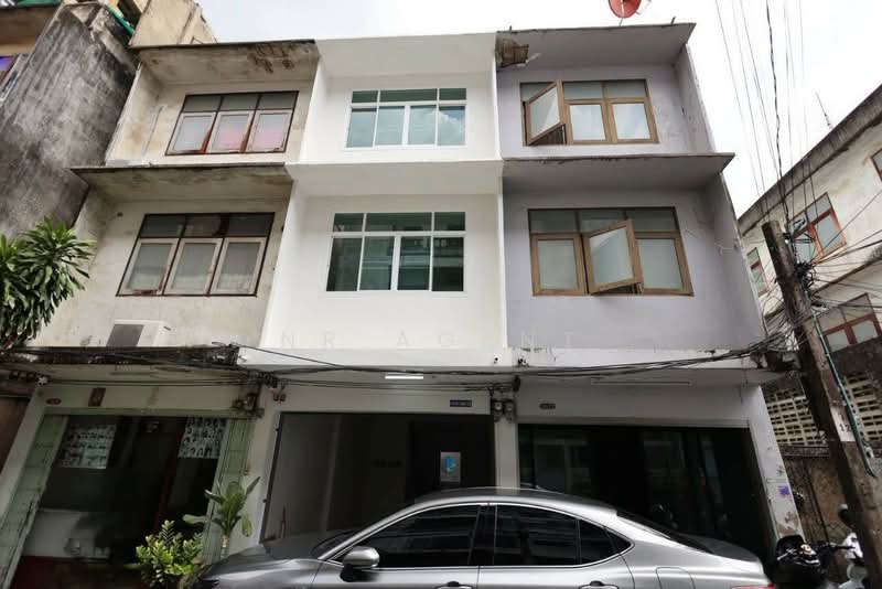 ให้เช่า - ทาวน์เฮาส์ 4 ชั้น ซอยสาทร 11 แยก 3, กรุงเทพ