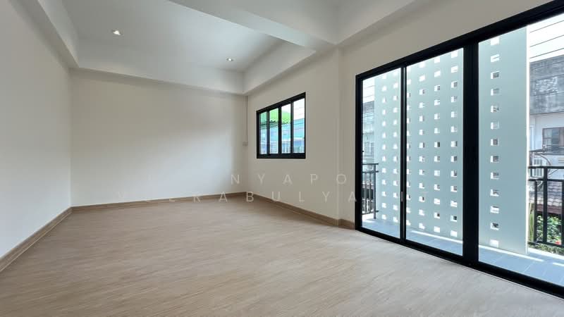 Moobaan Nattakan Phetkasem 112, Bangkok, Soi Petchkasem 112, Nong Kang Plu, Nong Khaem, Bangkok, 4 Bedrooms, 144 sqm, Townhouse For Sale, by Poonyaporn Veerabulyarit, 500217398 - DDproperty.com