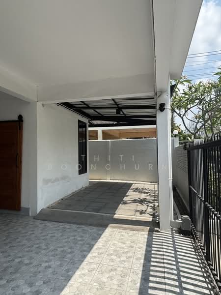 For Rent - Detached House, Near KIS International School, Huai Khwang, Bangkok