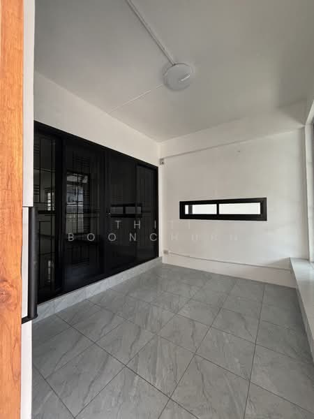 For Rent - Detached House, Near KIS International School, Huai Khwang, Bangkok