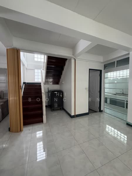 For Rent - Detached House, Near KIS International School, Huai Khwang, Bangkok