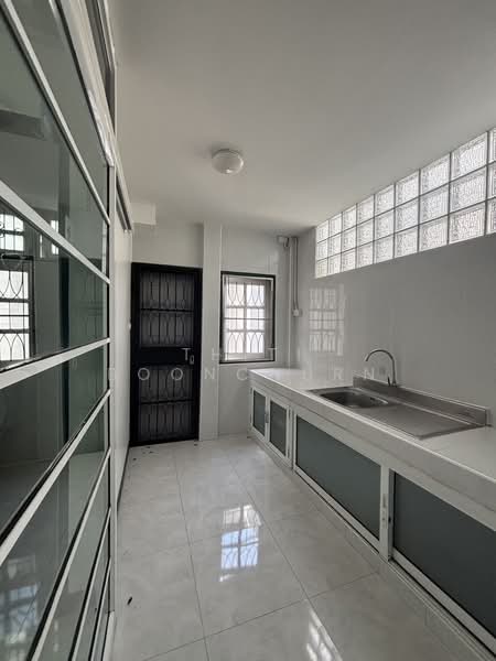 For Rent - Detached House, Near KIS International School, Huai Khwang, Bangkok