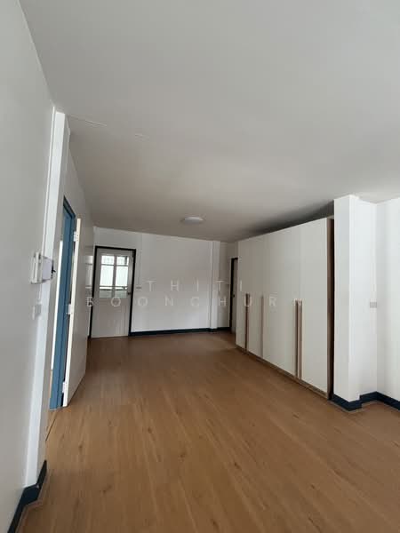 For Rent - Detached House, Near KIS International School, Huai Khwang, Bangkok