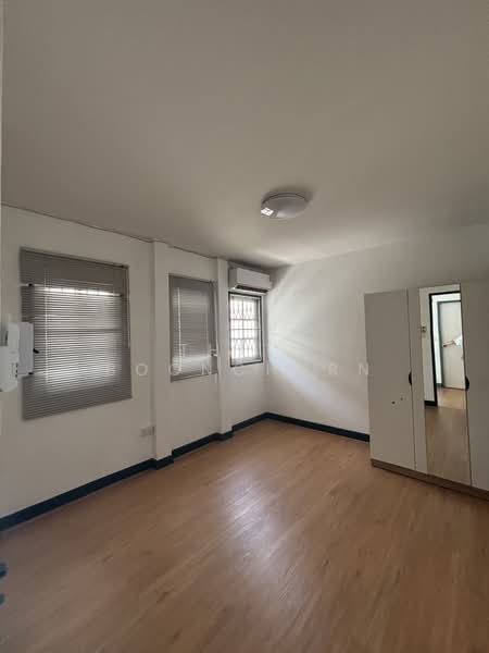 For Rent - Detached House, Near KIS International School, Huai Khwang, Bangkok