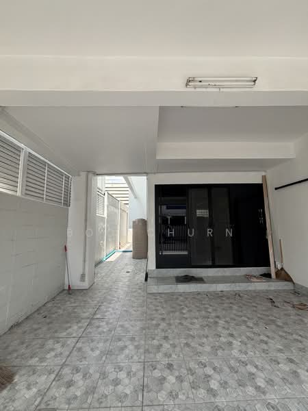 For Rent - Detached House, Near KIS International School, Huai Khwang, Bangkok