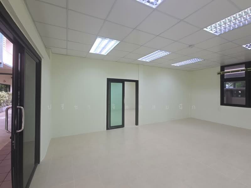 Comercial space for service office ground floor about 50-70 sq m., high ceiling near Saphan Khwai, Bangkok, พหลโยธิน, Samsen Nai, Phaya Thai, Bangkok, , 70 sqm, Office Space For Rent, by ปรีชา จิตต์สมนึก, 500217539 - DDproperty.com