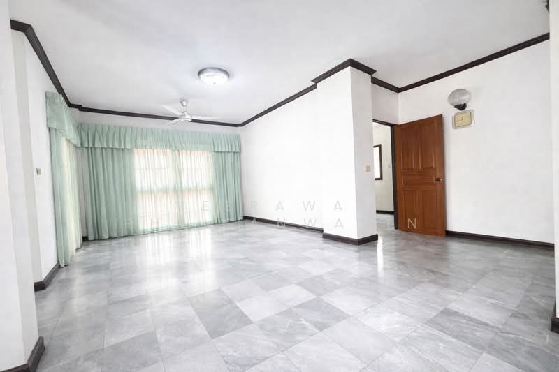 ขาย - Nakarin Garden Village : หมู่บ้านนครินทร์การ์เด้น, กรุงเทพ