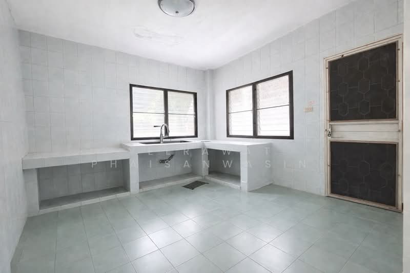 Nakarin Garden Village, Bangkok, Soi Romklao 19/1, Khlong Sam Prawet, Lat Krabang, Bangkok, 4 Bedrooms, 380 sqm, Single Detached House For Sale, by บัวบ้านดี, 500217546 - DDproperty.com