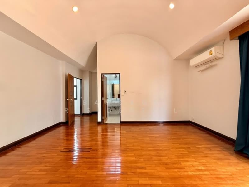 Noble House Ekkamai, Bangkok, Ekkamai 22, Khlong Tan Nua, Watthana, Bangkok, 4 Bedrooms, 400 sqm, Single Detached House For Rent, by Bangkok Residential, 500218002 - DDproperty.com