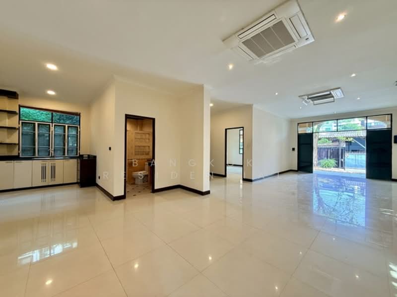 Detached House, Bangkok, Sukhumvit 63, Khlong Tan Nua, Watthana, Bangkok, 4 Bedrooms, 250 sqm, Single Detached House For Rent, by Bangkok Residential, 500218019 - DDproperty.com