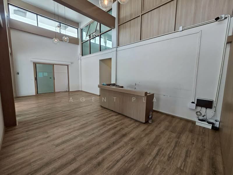 ให้เช่า - ให้เช่า Home office ขนาดใหญ่ 3 ชั้นครึ่ง บนทำเล สุขุมวิท 50 (SPSP652), กรุงเทพ