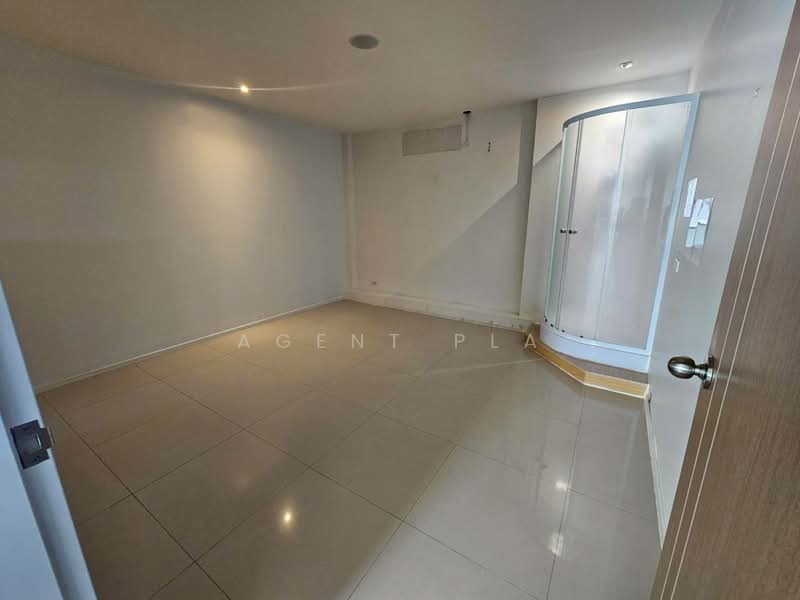 For Rent - Large 3.5-Storey Home Office for Rent – Prime Location in Sukhumvit 50 (SPSP652), Bangkok