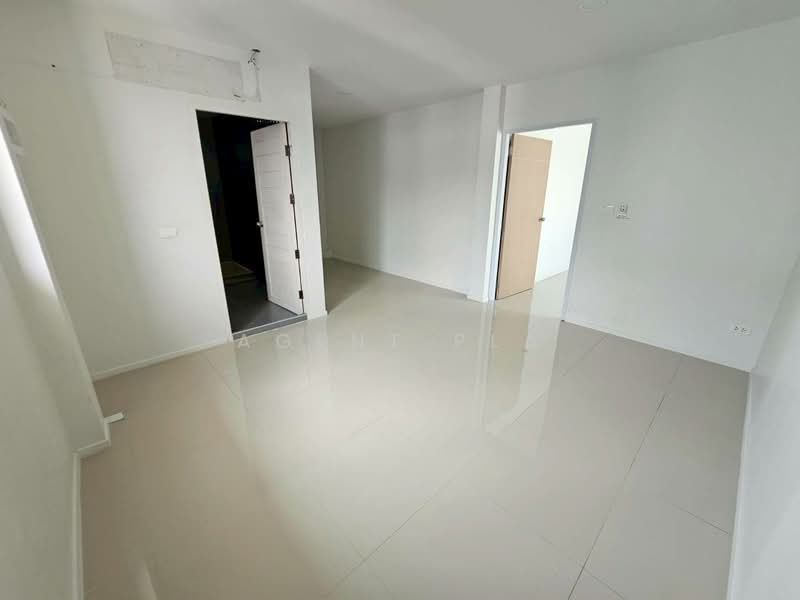 For Rent - Large 3.5-Storey Home Office for Rent – Prime Location in Sukhumvit 50 (SPSP652), Bangkok