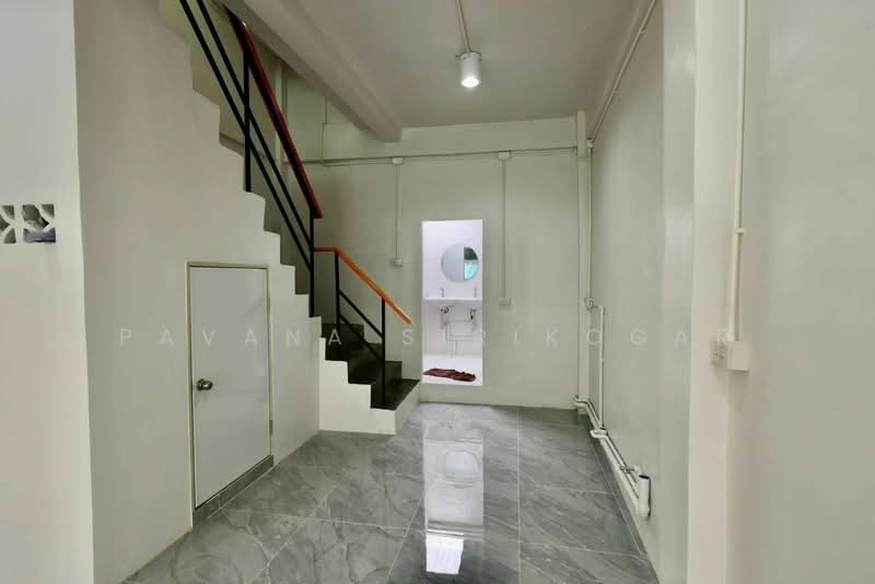 ให้เช่า - ทาวน์เฮ้าส์ 4-ห้องนอน, กรุงเทพ