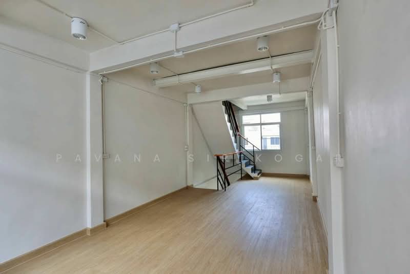 ให้เช่า - ทาวน์เฮ้าส์ 4-ห้องนอน, กรุงเทพ