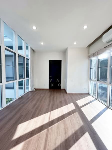 3-BR Villa, Bangkok, Khlong Tan Nua, Watthana, Bangkok, 3 Bedrooms, 355 sqm, Villa For Rent, by Pavana Sirikogar, 500218140 - DDproperty.com