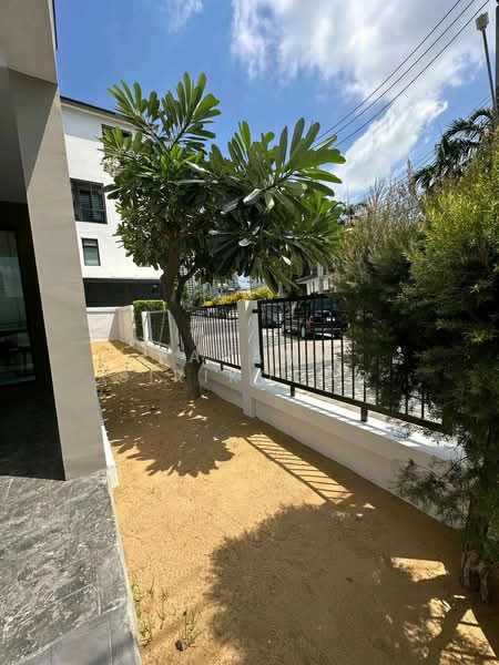 Bless Town Sukhumvit 50, Bangkok, Sukhumvit 50 Road, Phra Kanong, Khlong Toei, Bangkok, 3 Bedrooms, 140 sqm, Townhouse For Rent, by Pavana Sirikogar, 500218196 - DDproperty.com