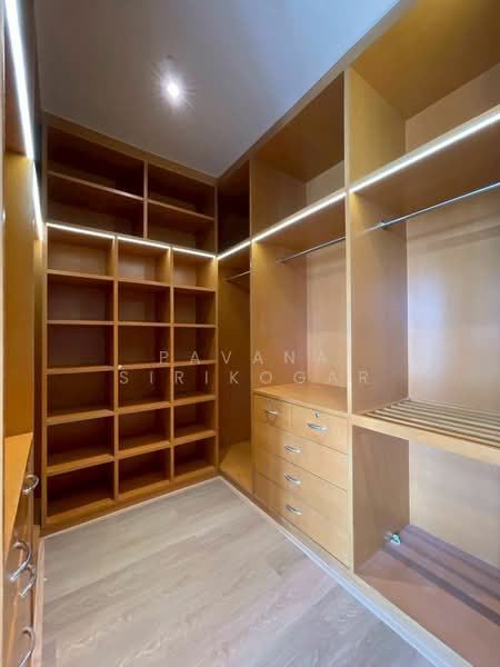 undefined, Bangkok, Phra Kanong Nua, Watthana, Bangkok, 5 Bedrooms, 390 sqm, Townhouse For Rent, by Pavana Sirikogar, 500218220 - DDproperty.com