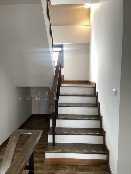 ขาย / ให้เช่าทาวน์โฮม 4 ชั้นเดอะลอฟท์ บาย ไอ-เซน ลาดพร้าว 71 พร้อมเข้าอยู่ ทำเลดีใกล้ Central, Bangkok, Lat Phrao, Lat Phrao, Bangkok, 4 Bedrooms, 85 sqm, Townhouse For Sale, by Jutanon Komoottanaruk, 500218234 - DDproperty.com