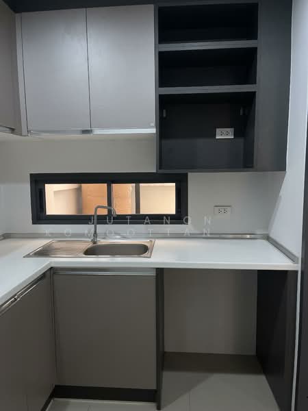 ขาย / ให้เช่าทาวน์โฮม 4 ชั้นเดอะลอฟท์ บาย ไอ-เซน ลาดพร้าว 71 พร้อมเข้าอยู่ ทำเลดีใกล้ Central, Bangkok, Lat Phrao, Lat Phrao, Bangkok, 4 Bedrooms, 85 sqm, Townhouse For Sale, by Jutanon Komoottanaruk, 500218234 - DDproperty.com