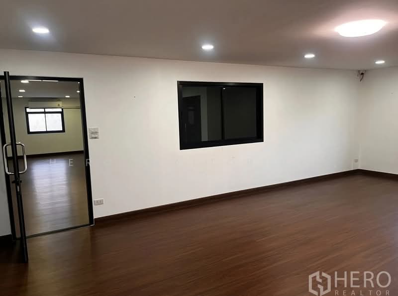 For rent Warehouse 260 sqm in Lat Phrao, Bangkok HRE00514, กรุงเทพ, ลาดพร้าว, ลาดพร้าว, กรุงเทพ, 260 ตร.ม., โกดัง-โรงงาน ให้เช่า, โดย Hero Realtor Co., Ltd., 500218443 - DDproperty.com