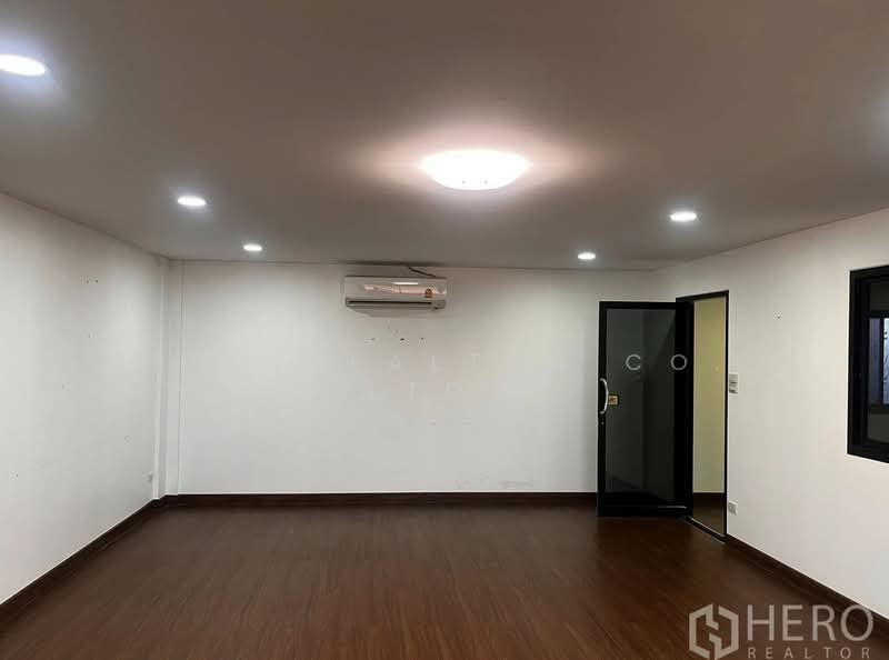 For rent Warehouse 260 sqm in Lat Phrao, Bangkok HRE00514, Bangkok, Lat Phrao, Lat Phrao, Bangkok, , 260 sqm, Warehouse/Factory For Rent, by Hero Realtor Co., Ltd., 500218443 - DDproperty.com