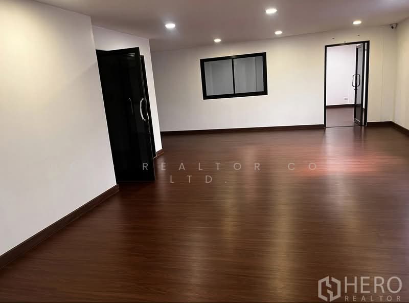 For rent Warehouse 260 sqm in Lat Phrao, Bangkok HRE00514, กรุงเทพ, ลาดพร้าว, ลาดพร้าว, กรุงเทพ, 260 ตร.ม., โกดัง-โรงงาน ให้เช่า, โดย Hero Realtor Co., Ltd., 500218443 - DDproperty.com