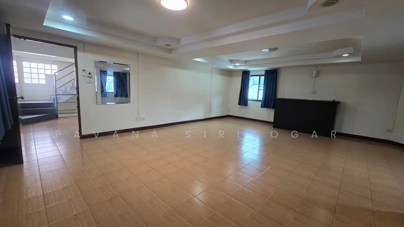 undefined, Bangkok, Huai Khwang, Huai Khwang, Bangkok, 4 Bedrooms, 660 sqm, Villa For Rent, by Pavana Sirikogar, 500218485 - DDproperty.com