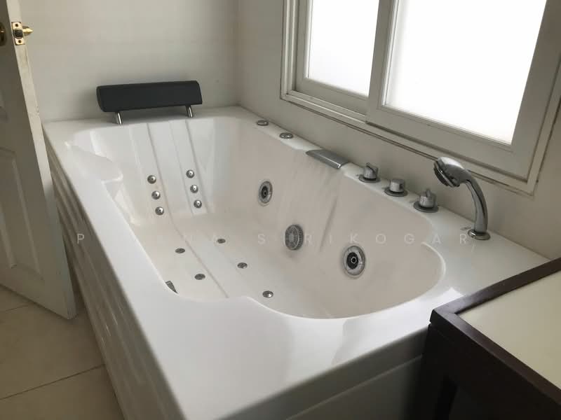 undefined, Bangkok, Bang Chak, Phra Khanong, Bangkok, 5 Bedrooms, 395 sqm, Single Detached House For Rent, by Pavana Sirikogar, 500218502 - DDproperty.com