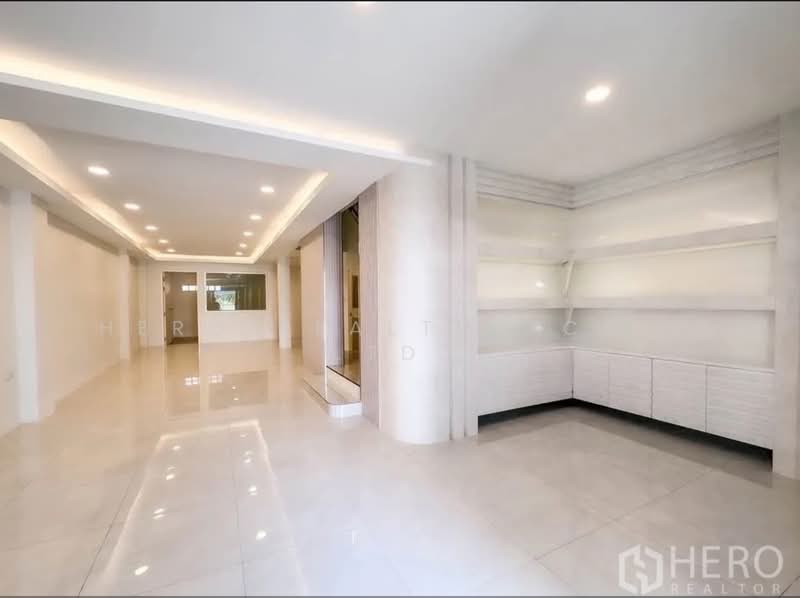 Baan Klang Muang Rama 9 - Ladprao : บ้านกลางเมือง พระรามเก้า - ลาดพร้าว, กรุงเทพ, ซอย ลาดพร้าว 88, วังทองหลาง, วังทองหลาง, กรุงเทพ, 260 ตร.ม., ทาวน์เฮ้าส์ ขาย, โดย Hero Realtor Co., Ltd., 500218551 - DDproperty.com