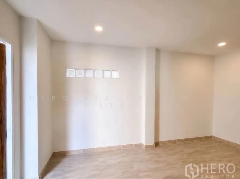 Baan Klang Muang Rama 9 - Ladprao, Bangkok, Soi Ladprao 88, Wang Thonglang, Wang Thonglang, Bangkok, 4 Bedrooms, 260 sqm, Townhouse For Sale, by Hero Realtor Co., Ltd., 500218551 - DDproperty.com