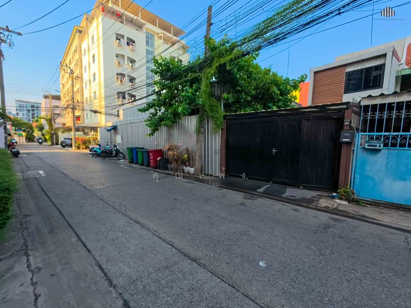 บ้านใจกลางรัชดาทำเลหายาก ใกล้ MRT สถานีห้วยขวาง ใช้ชีวิตเมืองได้เต็มที่ !! ขายถูกบ้านขนาด 28 ตร.วา, กรุงเทพ, รัชดาภิเษก 13, ดินแดง, ดินแดง, กรุงเทพ, 180 ตร.ม., บ้านเดี่ยว ขาย, โดย คุณเพ้ง, 500218577 - DDproperty.com