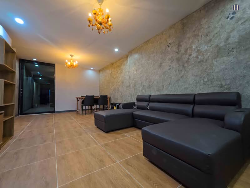 บ้านใจกลางรัชดาทำเลหายาก ใกล้ MRT สถานีห้วยขวาง ใช้ชีวิตเมืองได้เต็มที่ !! ขายถูกบ้านขนาด 28 ตร.วา, Bangkok, รัชดาภิเษก 13, Din Daeng, Din Daeng, Bangkok, 2 Bedrooms, 180 sqm, Single Detached House For Sale, by คุณเพ้ง, 500218577 - DDproperty.com