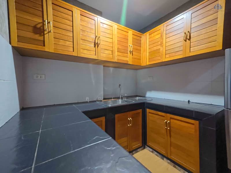 บ้านใจกลางรัชดาทำเลหายาก ใกล้ MRT สถานีห้วยขวาง ใช้ชีวิตเมืองได้เต็มที่ !! ขายถูกบ้านขนาด 28 ตร.วา, กรุงเทพ, รัชดาภิเษก 13, ดินแดง, ดินแดง, กรุงเทพ, 180 ตร.ม., บ้านเดี่ยว ขาย, โดย คุณเพ้ง, 500218577 - DDproperty.com