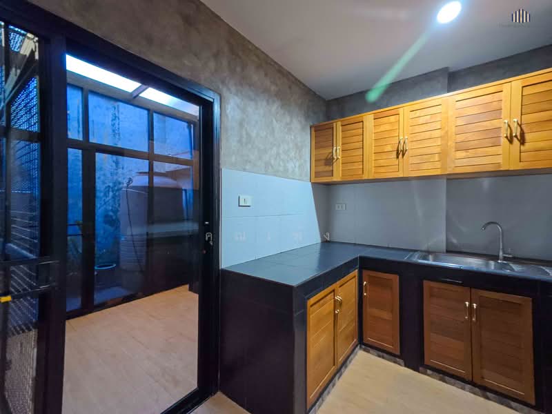 บ้านใจกลางรัชดาทำเลหายาก ใกล้ MRT สถานีห้วยขวาง ใช้ชีวิตเมืองได้เต็มที่ !! ขายถูกบ้านขนาด 28 ตร.วา, Bangkok, รัชดาภิเษก 13, Din Daeng, Din Daeng, Bangkok, 2 Bedrooms, 180 sqm, Single Detached House For Sale, by คุณเพ้ง, 500218577 - DDproperty.com