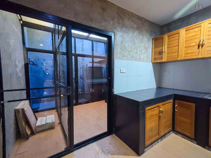 บ้านใจกลางรัชดาทำเลหายาก ใกล้ MRT สถานีห้วยขวาง ใช้ชีวิตเมืองได้เต็มที่ !! ขายถูกบ้านขนาด 28 ตร.วา, Bangkok, รัชดาภิเษก 13, Din Daeng, Din Daeng, Bangkok, 2 Bedrooms, 180 sqm, Single Detached House For Sale, by คุณเพ้ง, 500218577 - DDproperty.com