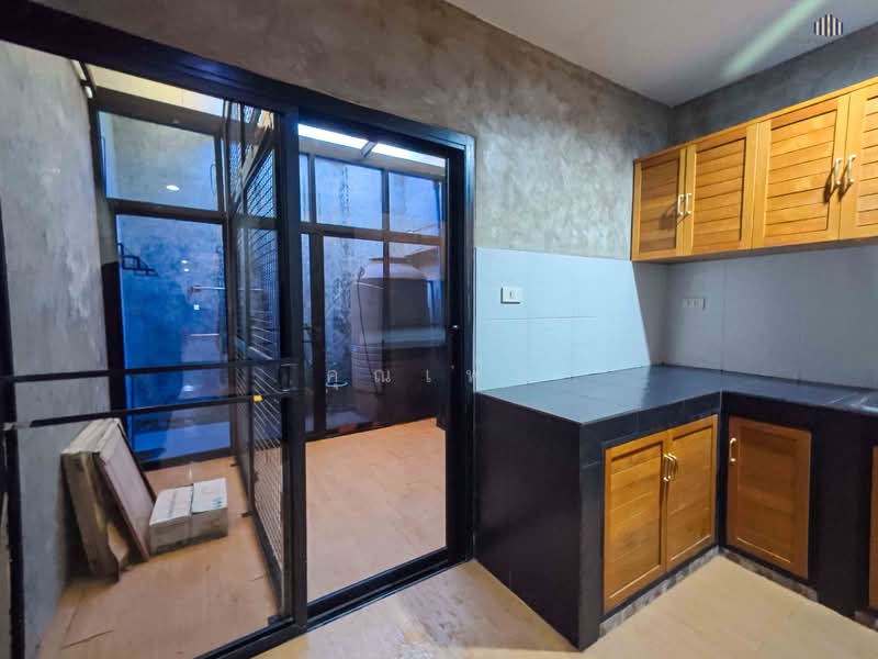 บ้านใจกลางรัชดาทำเลหายาก ใกล้ MRT สถานีห้วยขวาง ใช้ชีวิตเมืองได้เต็มที่ !! ขายถูกบ้านขนาด 28 ตร.วา, Bangkok, รัชดาภิเษก 13, Din Daeng, Din Daeng, Bangkok, 2 Bedrooms, 180 sqm, Single Detached House For Sale, by คุณเพ้ง, 500218577 - DDproperty.com