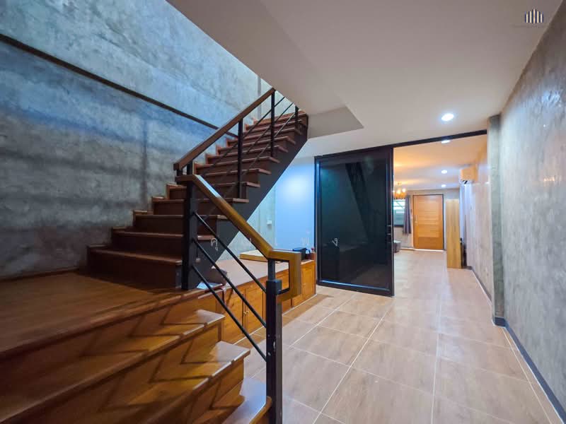 บ้านใจกลางรัชดาทำเลหายาก ใกล้ MRT สถานีห้วยขวาง ใช้ชีวิตเมืองได้เต็มที่ !! ขายถูกบ้านขนาด 28 ตร.วา, กรุงเทพ, รัชดาภิเษก 13, ดินแดง, ดินแดง, กรุงเทพ, 180 ตร.ม., บ้านเดี่ยว ขาย, โดย คุณเพ้ง, 500218577 - DDproperty.com