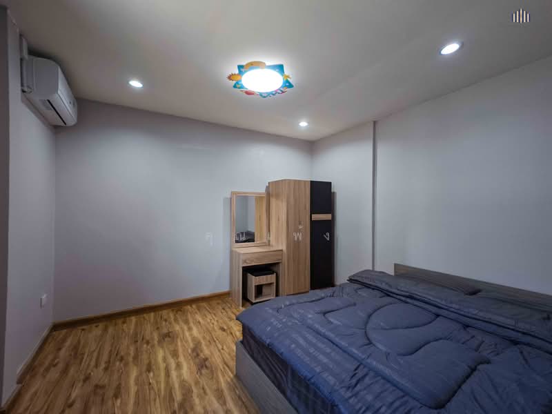 บ้านใจกลางรัชดาทำเลหายาก ใกล้ MRT สถานีห้วยขวาง ใช้ชีวิตเมืองได้เต็มที่ !! ขายถูกบ้านขนาด 28 ตร.วา, Bangkok, รัชดาภิเษก 13, Din Daeng, Din Daeng, Bangkok, 2 Bedrooms, 180 sqm, Single Detached House For Sale, by คุณเพ้ง, 500218577 - DDproperty.com