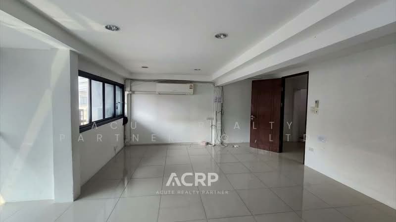 Home office for rent at Aree Townhouse Village, Sukhumvit 26, near BTS Phrom Phong, Bangkok, Khong Tan, Khlong Toei, Bangkok, 4 Bedrooms, 250 sqm, Townhouse For Rent, by Acute Realty Partner Co.,Ltd., 500218607 - DDproperty.com