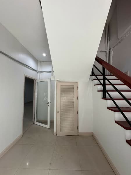 ขาย - อาคารพาณิชย์สีลม ติด Central Park, 2 คูหา 4 ชั้น 26 ตร.ว. 400 ตร.ม. ถ.ศาลาแดง, กรุงเทพ