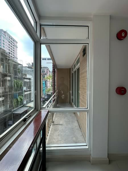 ขาย - อาคารพาณิชย์สีลม ติด Central Park, 2 คูหา 4 ชั้น 26 ตร.ว. 400 ตร.ม. ถ.ศาลาแดง, กรุงเทพ