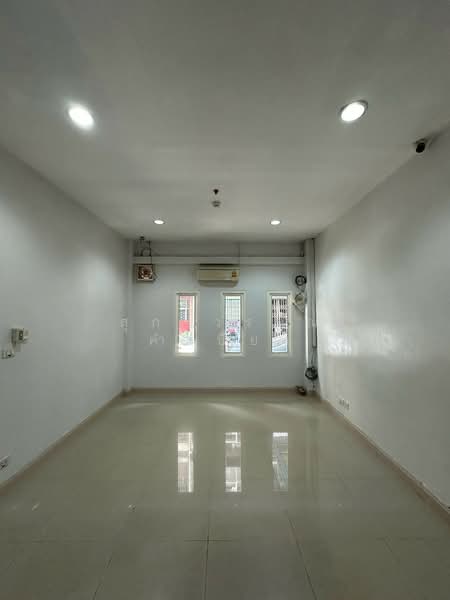 ขาย - อาคารพาณิชย์สีลม ติด Central Park, 2 คูหา 4 ชั้น 26 ตร.ว. 400 ตร.ม. ถ.ศาลาแดง, กรุงเทพ