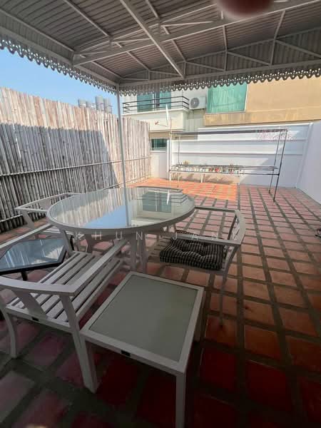 Townhouse for rent, 1.4 km from BTS Phra Khanong (SPSJP239), Bangkok, ซอย ปรีดี พนมยงค์ 14, Phra Kanong Nua, Watthana, Bangkok, 4 Bedrooms, 250 sqm, Townhouse For Rent, by Khun Jane, 500218871 - DDproperty.com