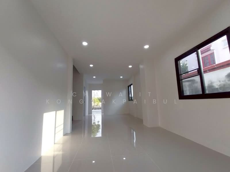 ขาย - ขาย บ้านแฝด หมู่บ้านขจีนุช ถนนราชพฤกษ์ ลาดหลุมแก้ว ปทุมธานี บ้านรีโนเวทใหม่ หลังบ้านติดคลองและทุ่งนา, ปทุมธานี