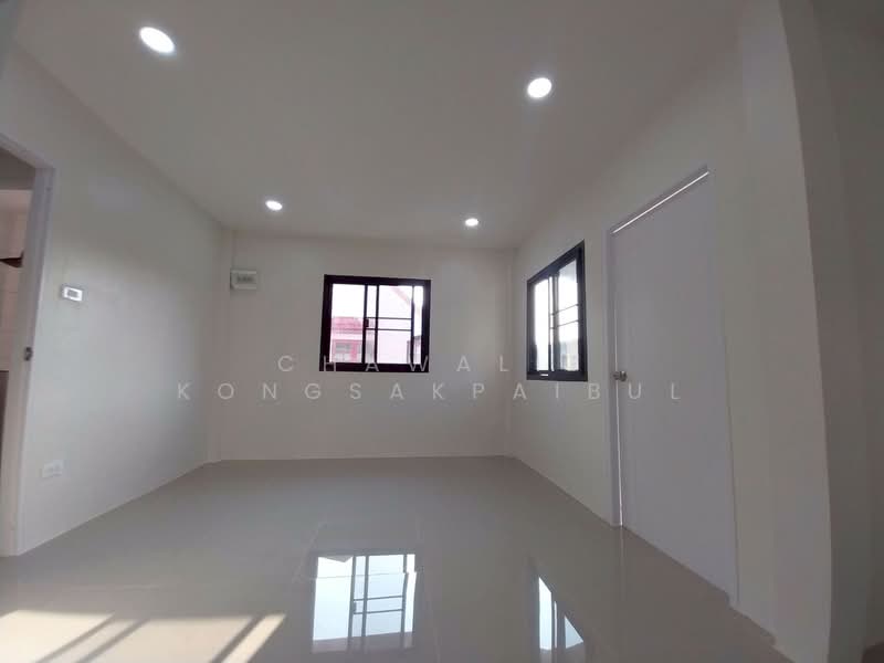 ขาย - ขาย บ้านแฝด หมู่บ้านขจีนุช ถนนราชพฤกษ์ ลาดหลุมแก้ว ปทุมธานี บ้านรีโนเวทใหม่ หลังบ้านติดคลองและทุ่งนา, ปทุมธานี