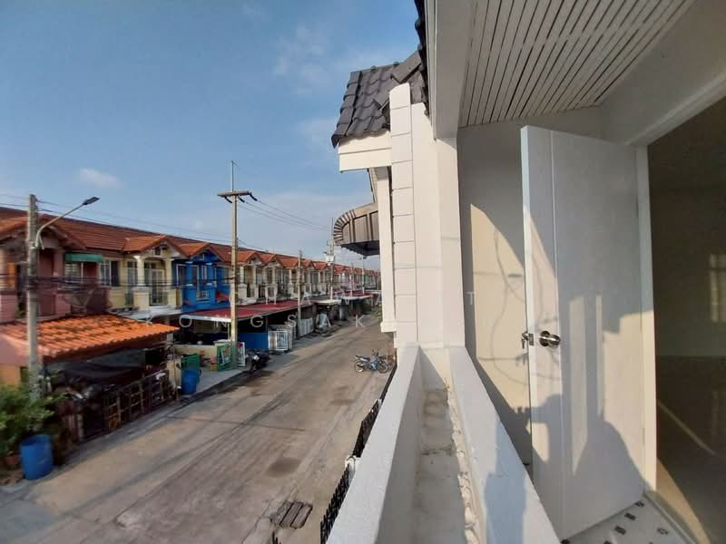 ขาย - ขาย บ้านแฝด หมู่บ้านขจีนุช ถนนราชพฤกษ์ ลาดหลุมแก้ว ปทุมธานี บ้านรีโนเวทใหม่ หลังบ้านติดคลองและทุ่งนา, ปทุมธานี