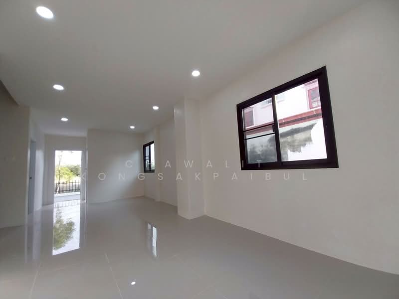 For Sale - Twin house for sale, Khajinuch Village, Ratchaphruek Road, Lad Lum Kaeo, Pathum Thani., Pathum Thani