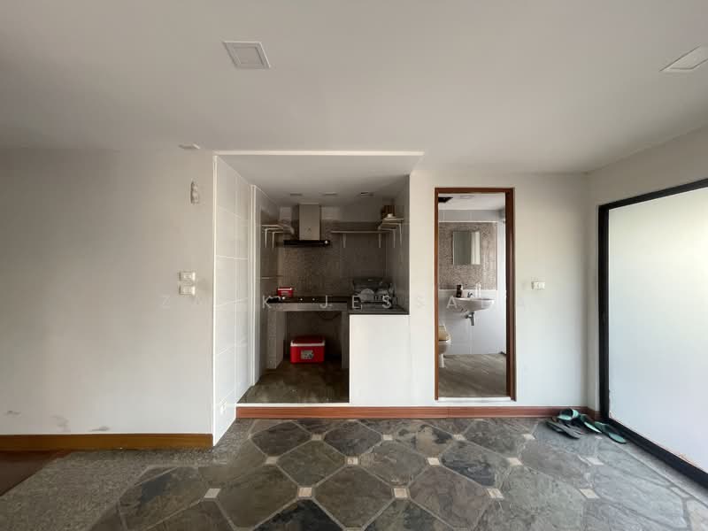 Ruamjai Heights, Bangkok, Sukhumvit, Khlongtoei Nua, Watthana, Bangkok, 3 Bedrooms, 205 sqm, Condo For Sale, by Zack Jessada, 500219043 - DDproperty.com