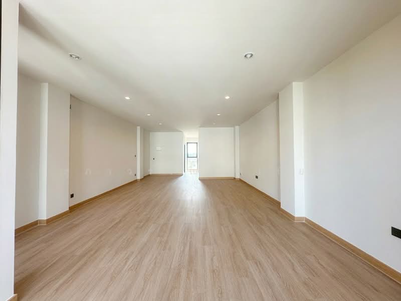 ขาย - Bizhaus แจ้งวัฒนะ ใกล้ Central แจ้งวัฒนะ 300 เมตร, BTS 500 เมตร ใกล้ทางด่วนศรีรัช และทางด่วนอุดรรัถย, นนทบุรี